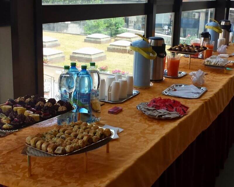 Rinfresco e catering con buffet, prosecco e stuzzichini per eventi - Bar Capriccio Trieste