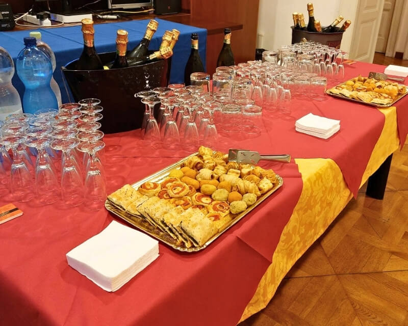 Rinfresco e catering con buffet aziendale, pizze e finger food - Bar Capriccio Trieste